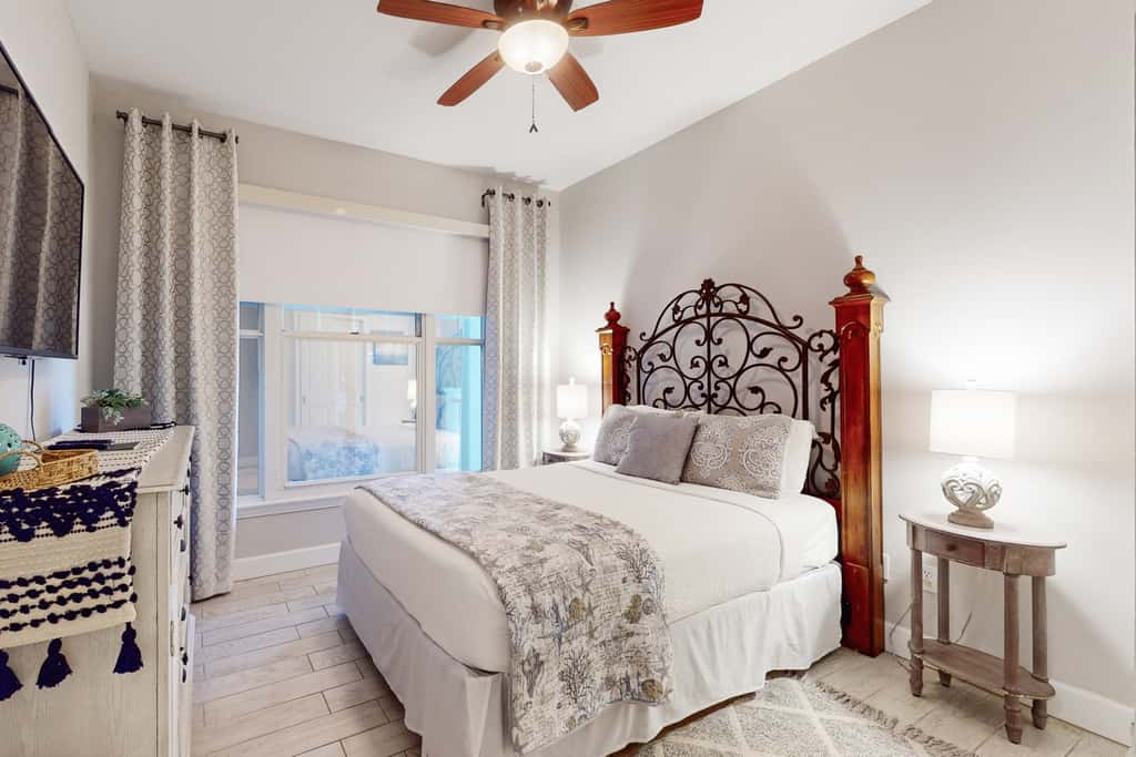 3rd-floor beach & pool-view condo with outdoor pool, hot tub, grills, balcony