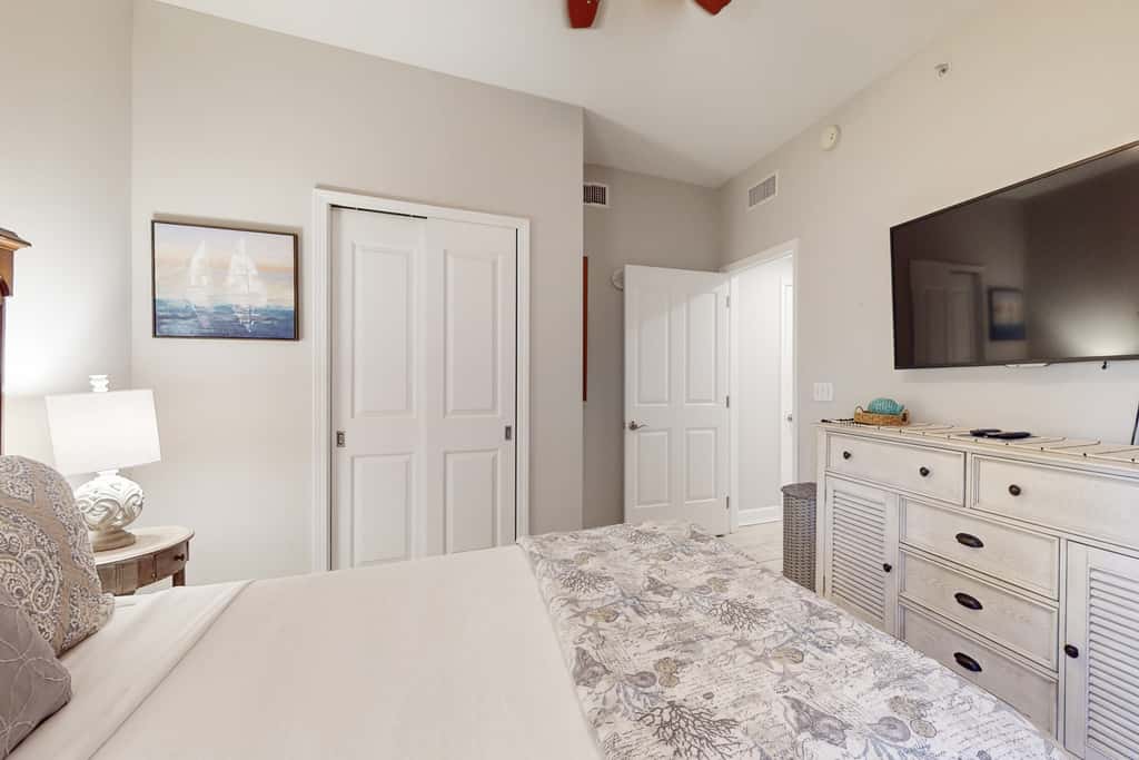 3rd-floor beach & pool-view condo with outdoor pool, hot tub, grills, balcony