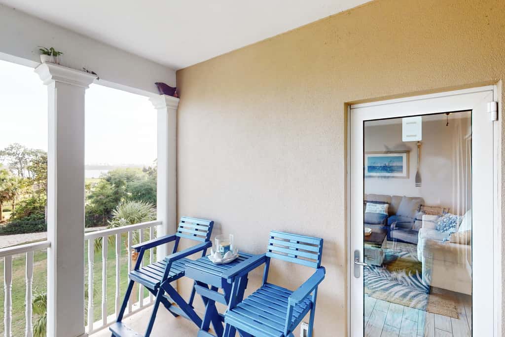 3rd-floor beach & pool-view condo with outdoor pool, hot tub, grills, balcony