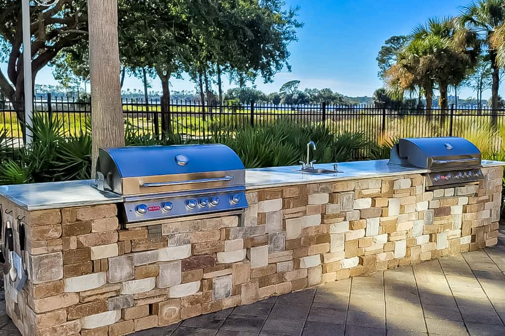 3rd-floor beach & pool-view condo with outdoor pool, hot tub, grills, balcony