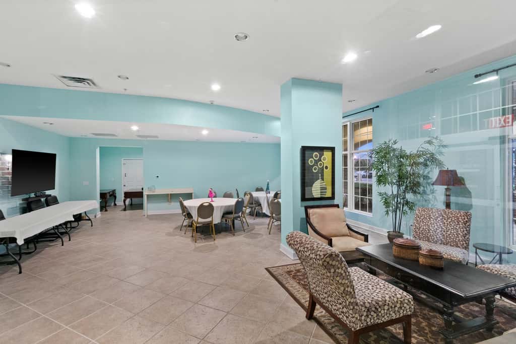 3rd-floor beach & pool-view condo with outdoor pool, hot tub, grills, balcony
