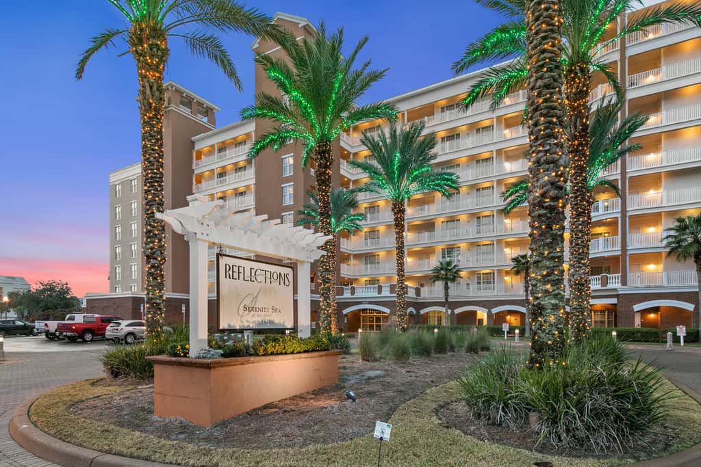 3rd-floor beach & pool-view condo with outdoor pool, hot tub, grills, balcony