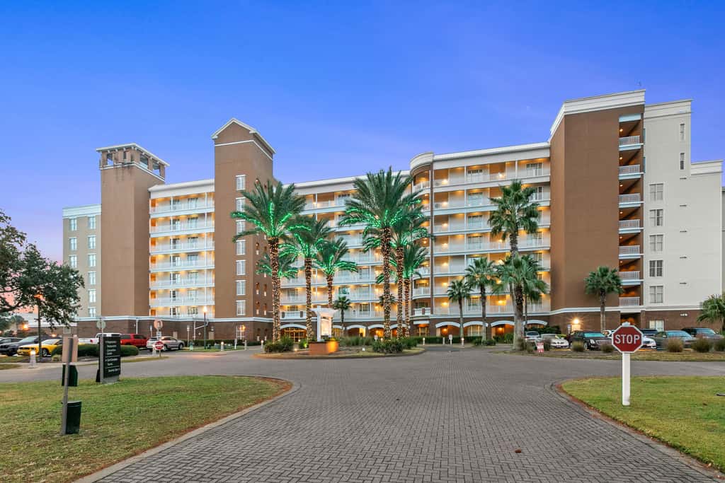 3rd-floor beach & pool-view condo with outdoor pool, hot tub, grills, balcony