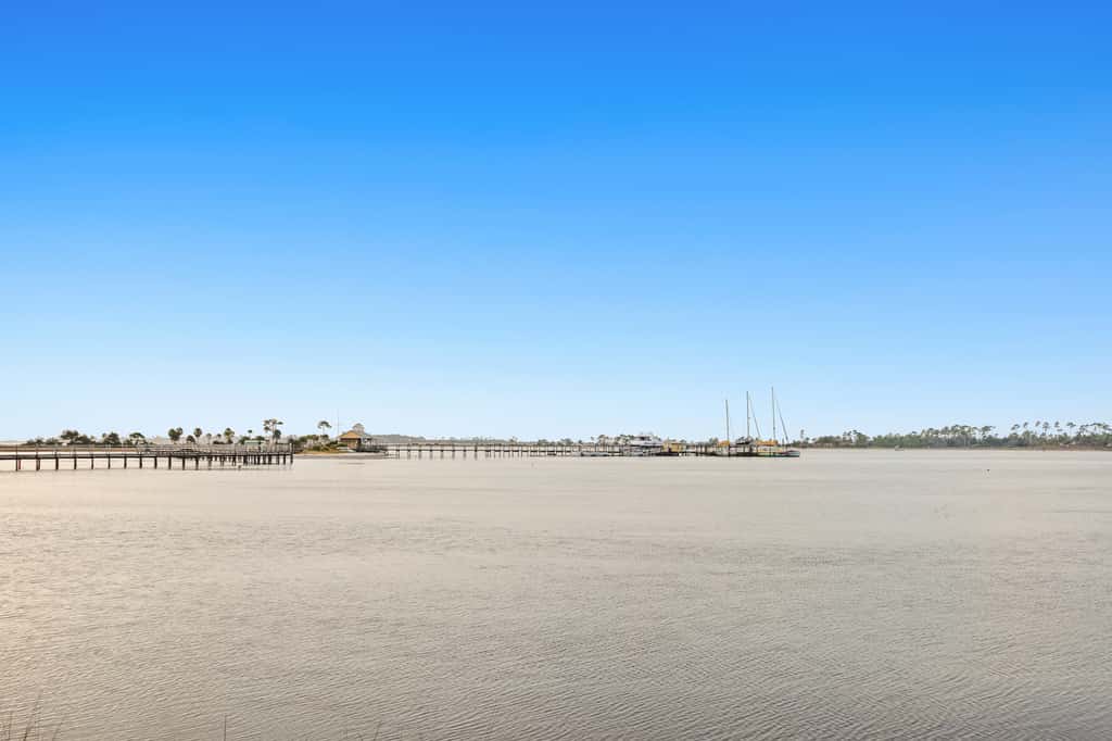 3rd-floor beach & pool-view condo with outdoor pool, hot tub, grills, balcony