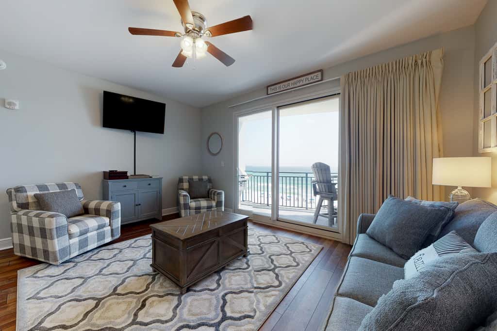 Gulf-front condo with balcony, beach access, hot tub, pool & gym