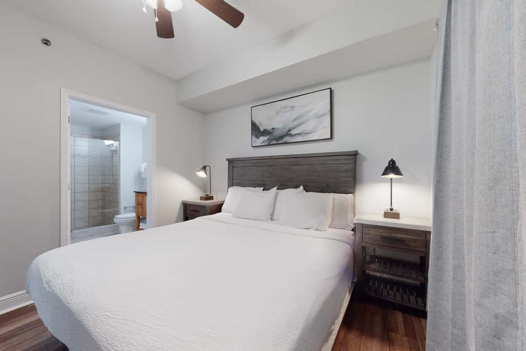 Gulf-front condo with balcony, beach access, hot tub, pool & gym