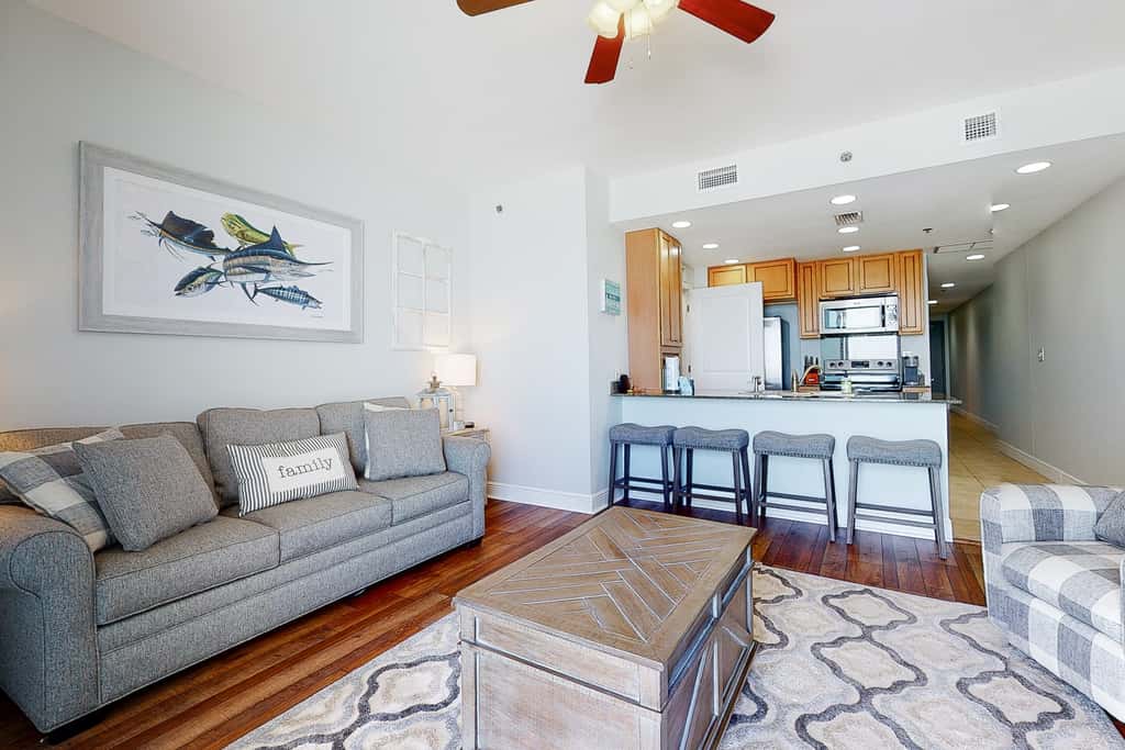 Gulf-front condo with balcony, beach access, hot tub, pool & gym