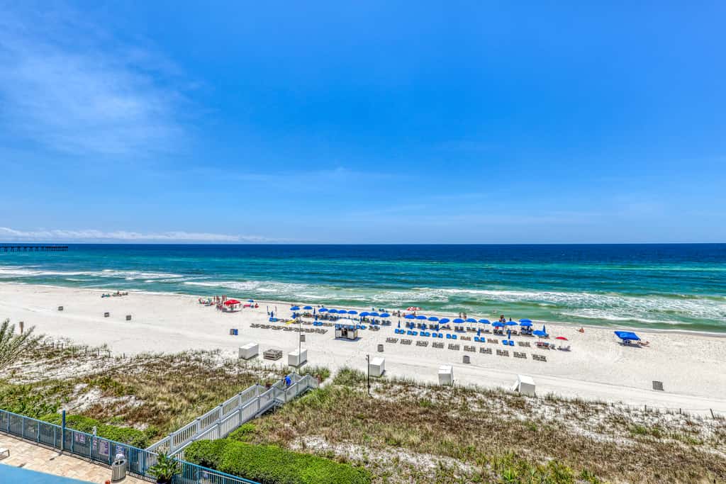 Gulf-front condo with balcony, beach access, hot tub, pool & gym
