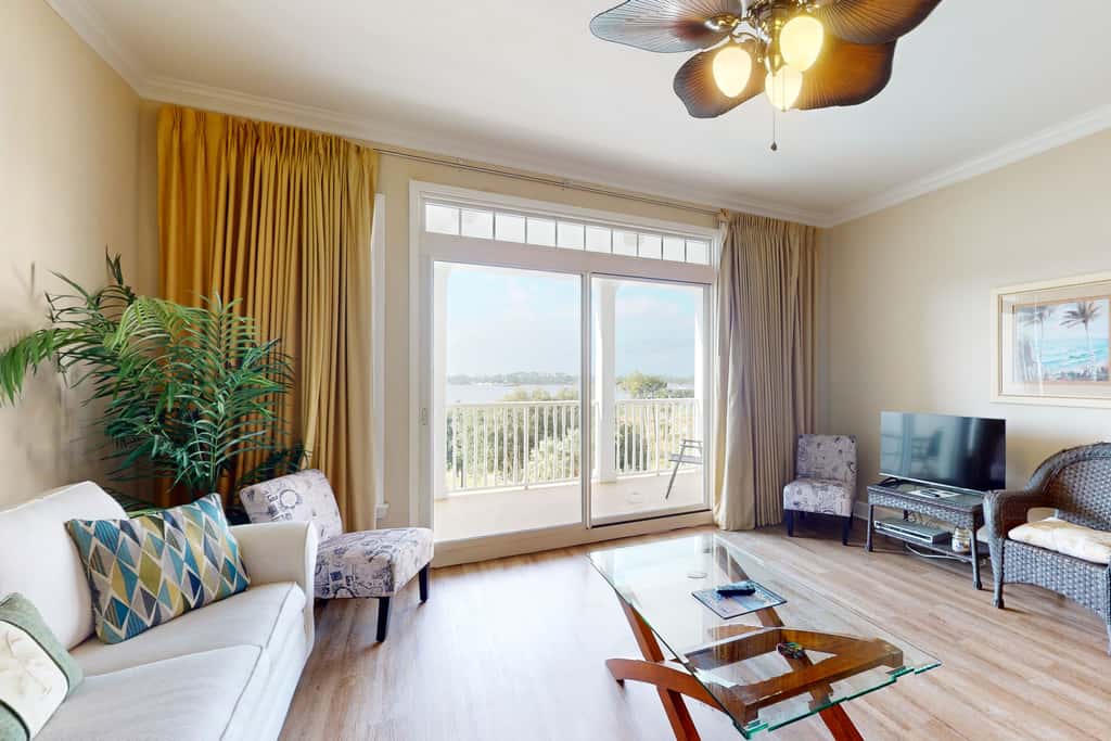 Bayview condo with pool, hot tub, and private balcony