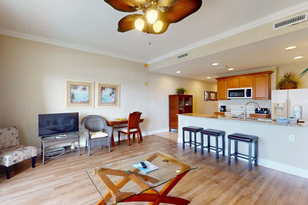 Bayview condo with pool, hot tub, and private balcony