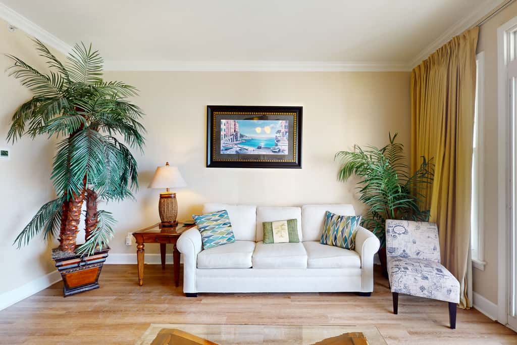 Bayview condo with pool, hot tub, and private balcony