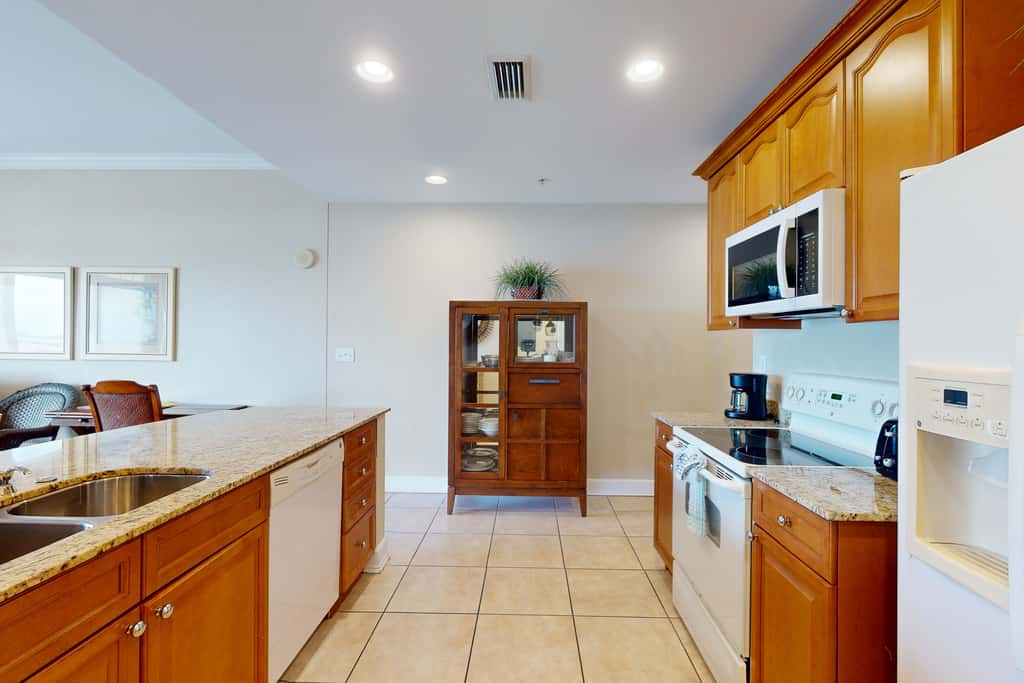 Bayview condo with pool, hot tub, and private balcony