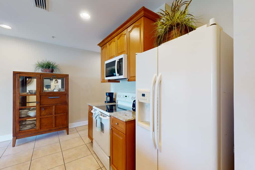 Bayview condo with pool, hot tub, and private balcony