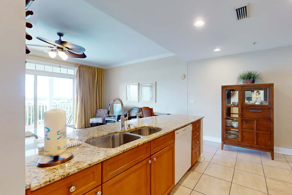 Bayview condo with pool, hot tub, and private balcony