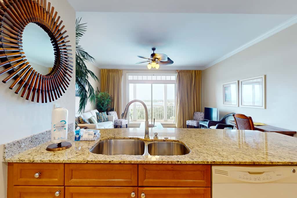 Bayview condo with pool, hot tub, and private balcony