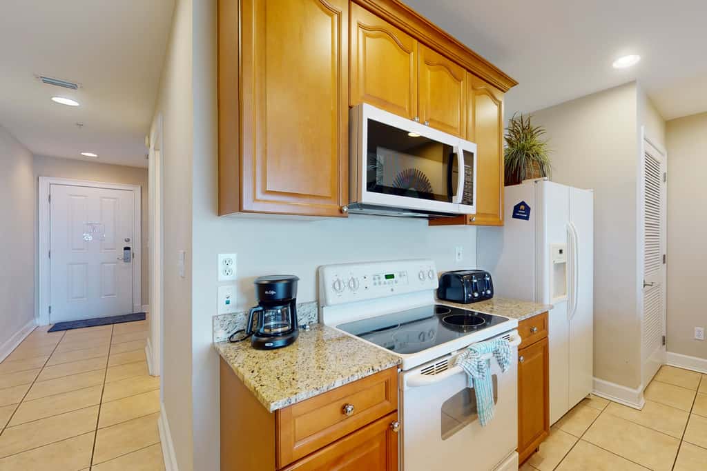 Bayview condo with pool, hot tub, and private balcony