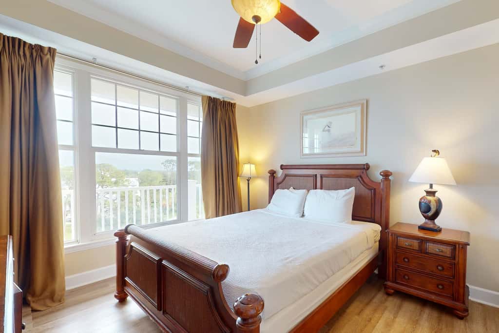 Bayview condo with pool, hot tub, and private balcony