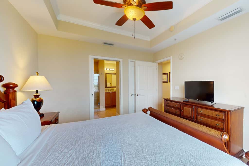 Bayview condo with pool, hot tub, and private balcony