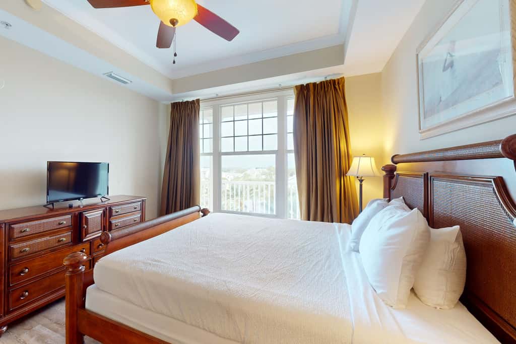 Bayview condo with pool, hot tub, and private balcony