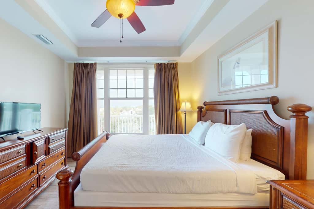 Bayview condo with pool, hot tub, and private balcony