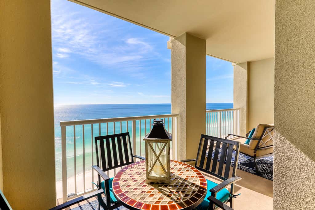 Oceanfront getaway with views, large balcony, W/D, pool & hot tub
