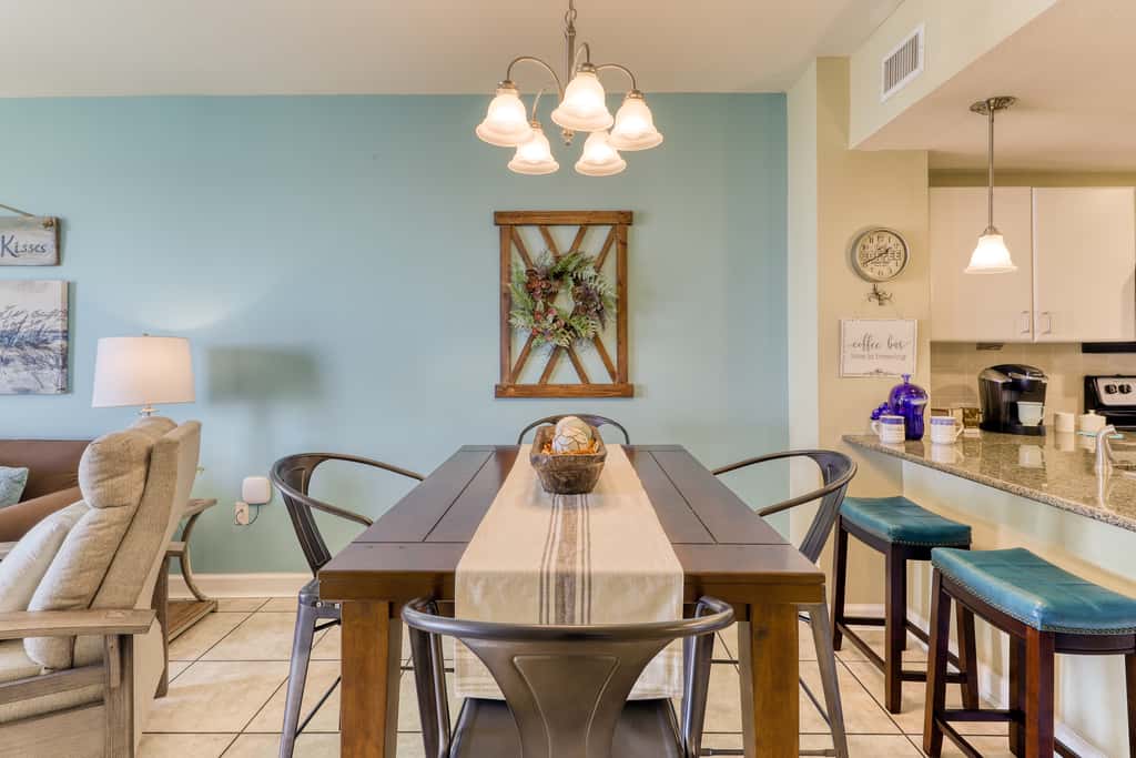 Oceanfront getaway with views, large balcony, W/D, pool & hot tub