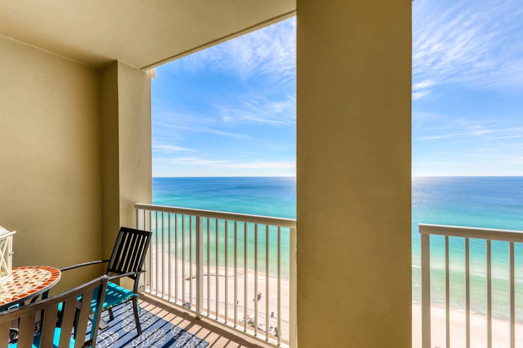 Oceanfront getaway with views, large balcony, W/D, pool & hot tub