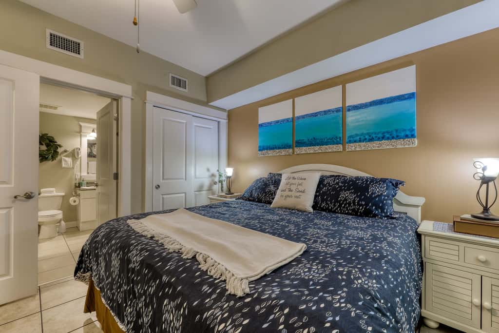 Oceanfront getaway with views, large balcony, W/D, pool & hot tub