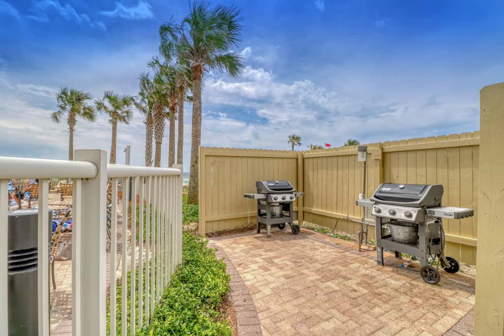 Oceanfront getaway with views, large balcony, W/D, pool & hot tub