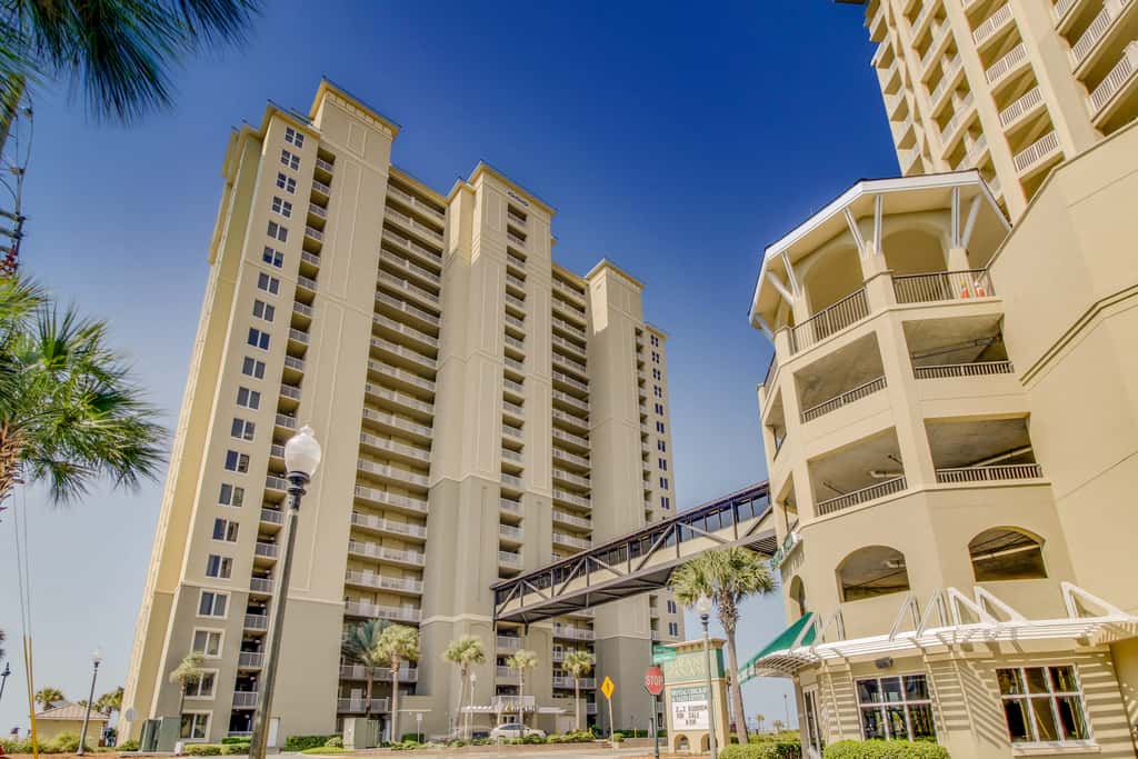 Oceanfront getaway with views, large balcony, W/D, pool & hot tub