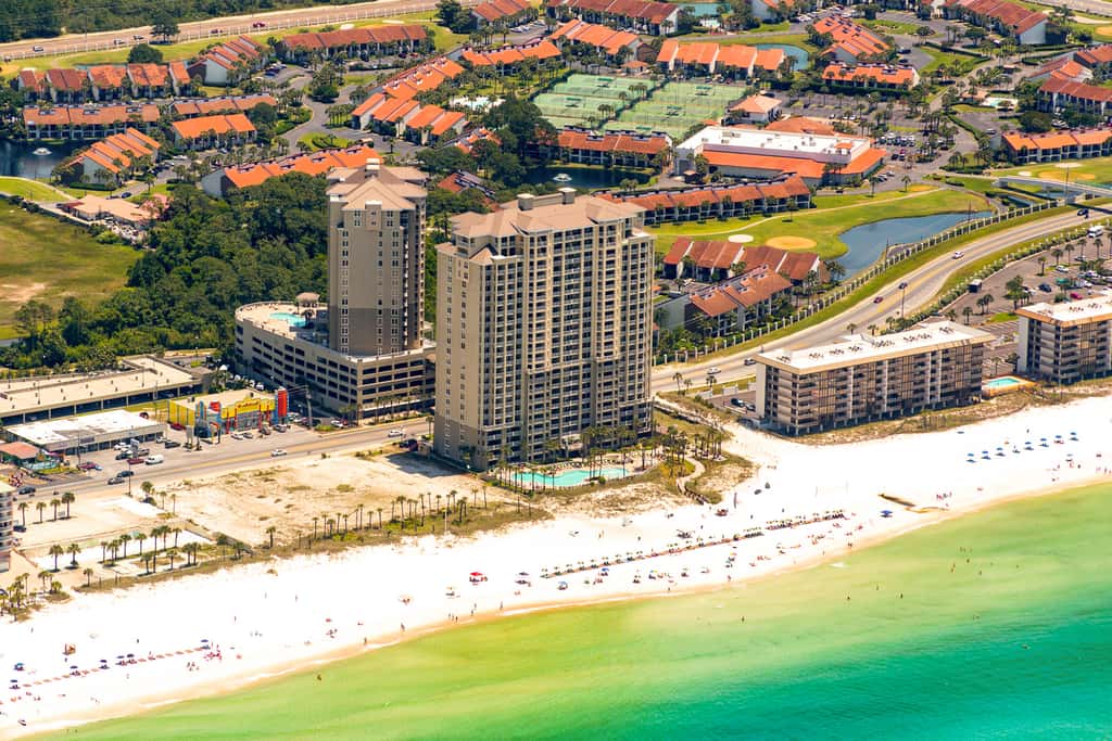 Oceanfront getaway with views, large balcony, W/D, pool & hot tub