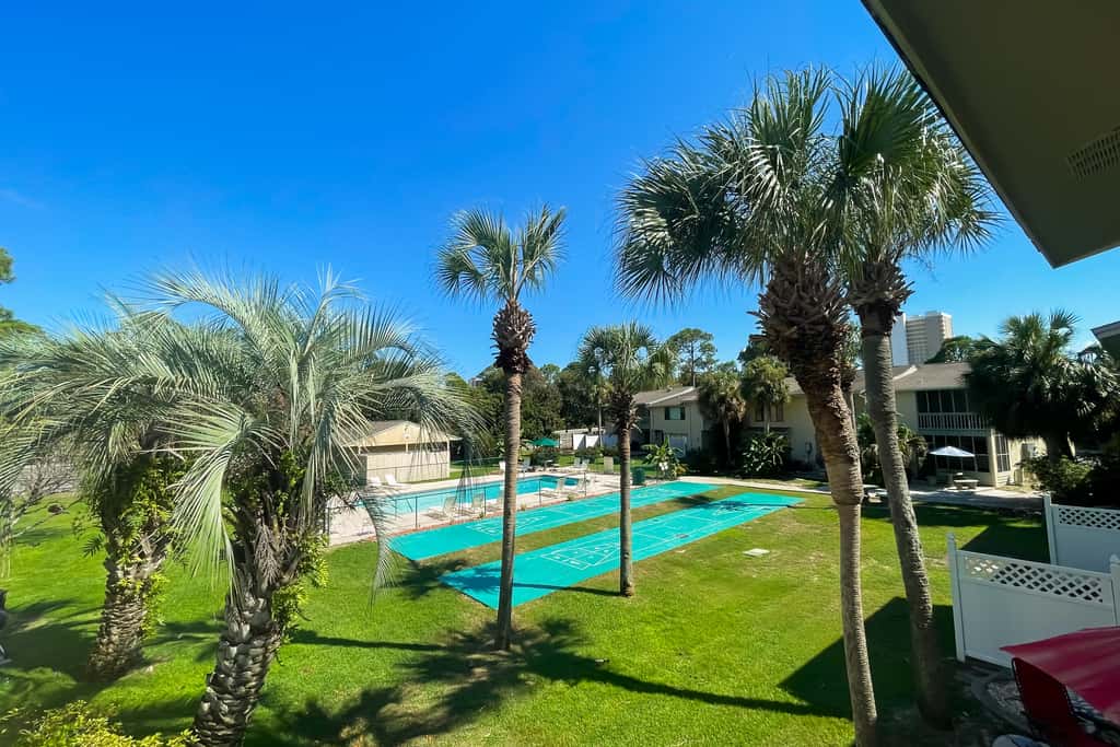 Dog-friendly townhome with beach access, pool, tennis, gym, WD, & central AC