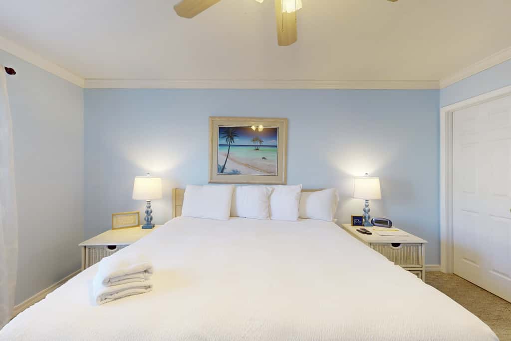 Dog-friendly townhome with beach access, pool, tennis, gym, WD, & central AC