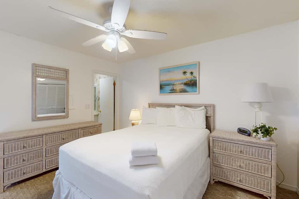 Dog-friendly townhome with beach access, pool, tennis, gym, WD, & central AC