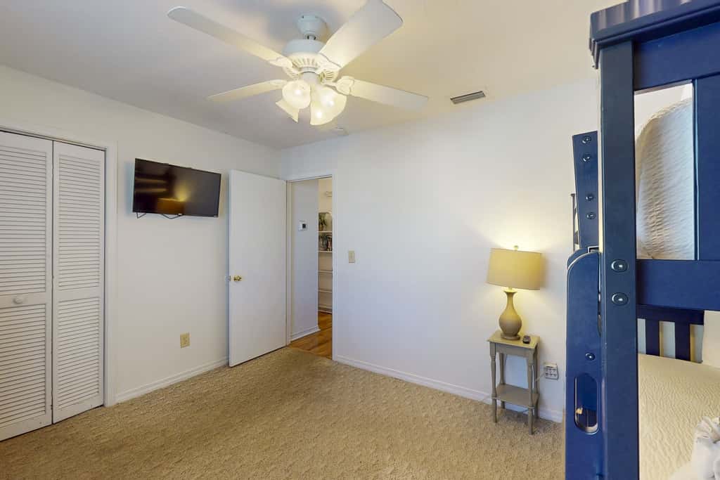 Dog-friendly townhome with beach access, pool, tennis, gym, WD, & central AC