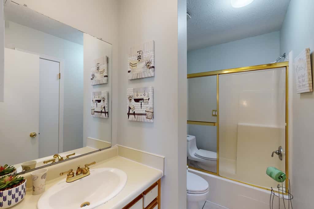 Dog-friendly townhome with beach access, pool, tennis, gym, WD, & central AC