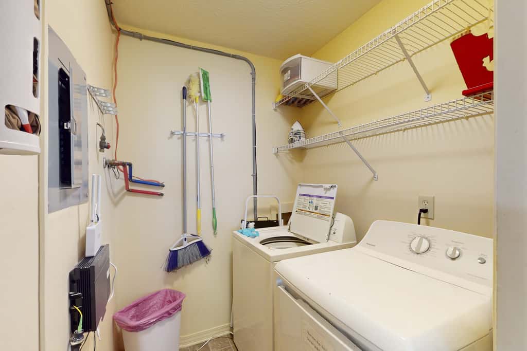 Dog-friendly townhome with beach access, pool, tennis, gym, WD, & central AC