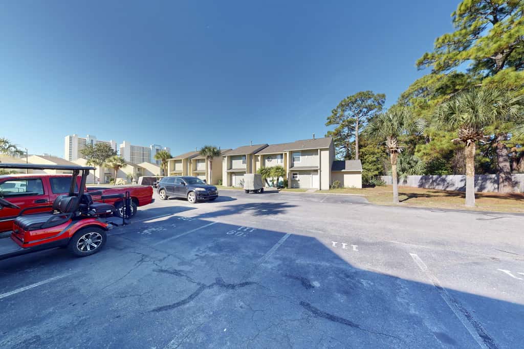 Dog-friendly townhome with beach access, pool, tennis, gym, WD, & central AC
