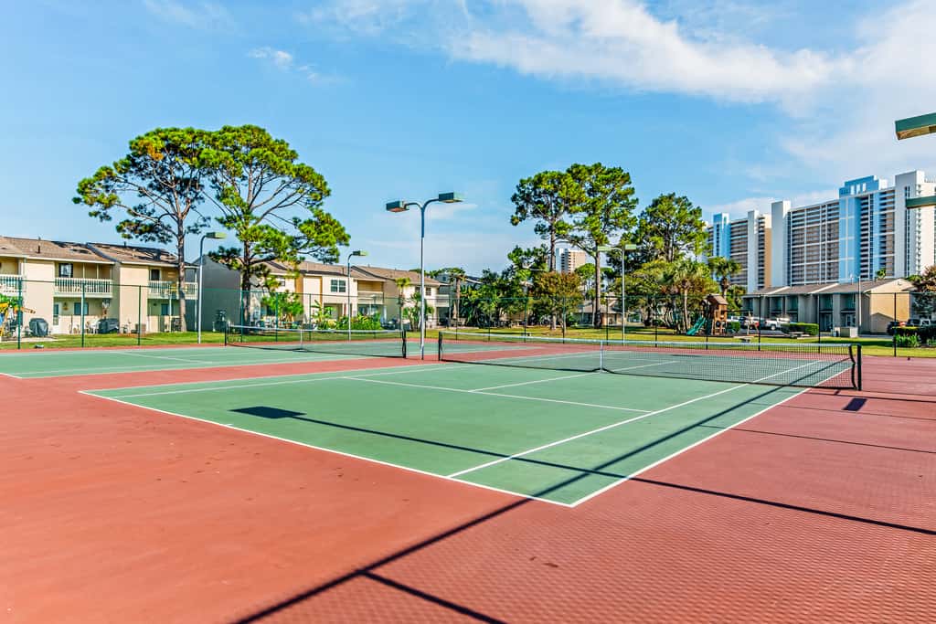 Dog-friendly townhome with beach access, pool, tennis, gym, WD, & central AC