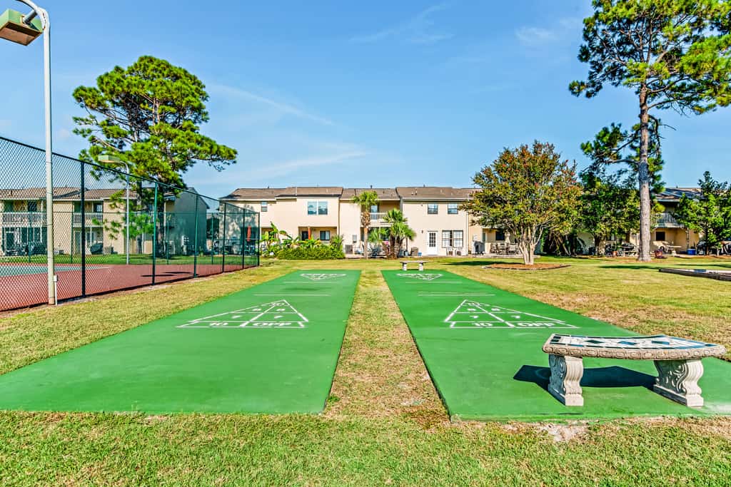 Dog-friendly townhome with beach access, pool, tennis, gym, WD, & central AC