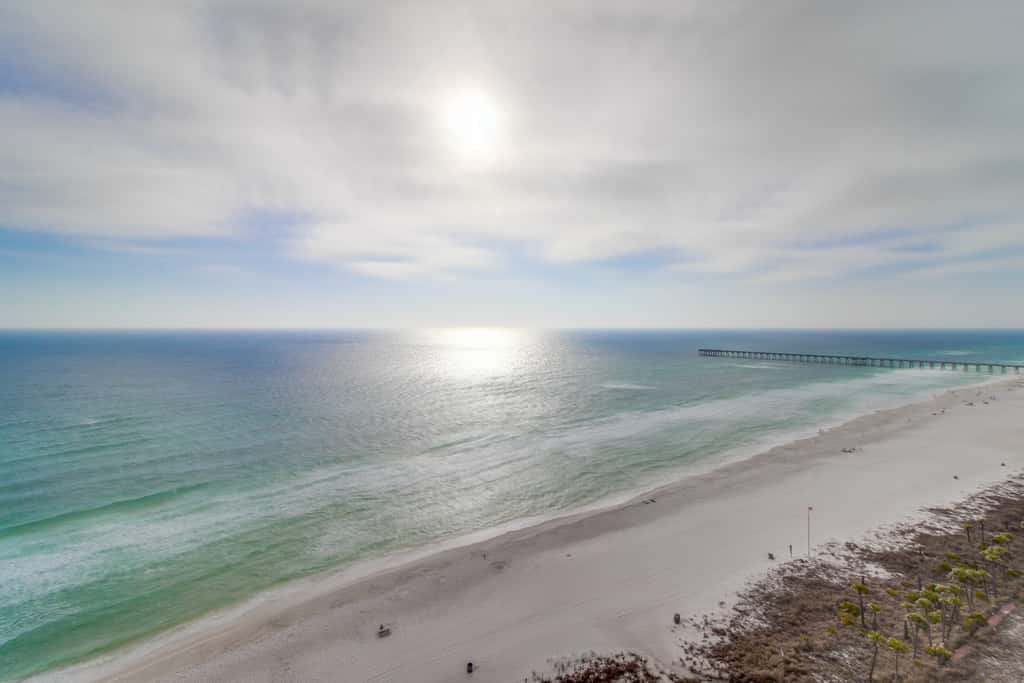 Lovely coastal condo with water views, pool, hot tub, private balcony & WD