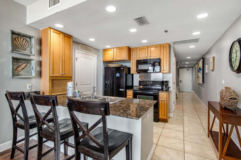 Gulf-front condo with seasonal beach service, pool, hot tub & gym