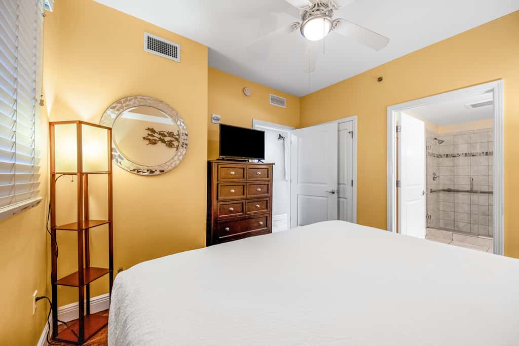 Gulf-front condo with seasonal beach service, pool, hot tub & gym