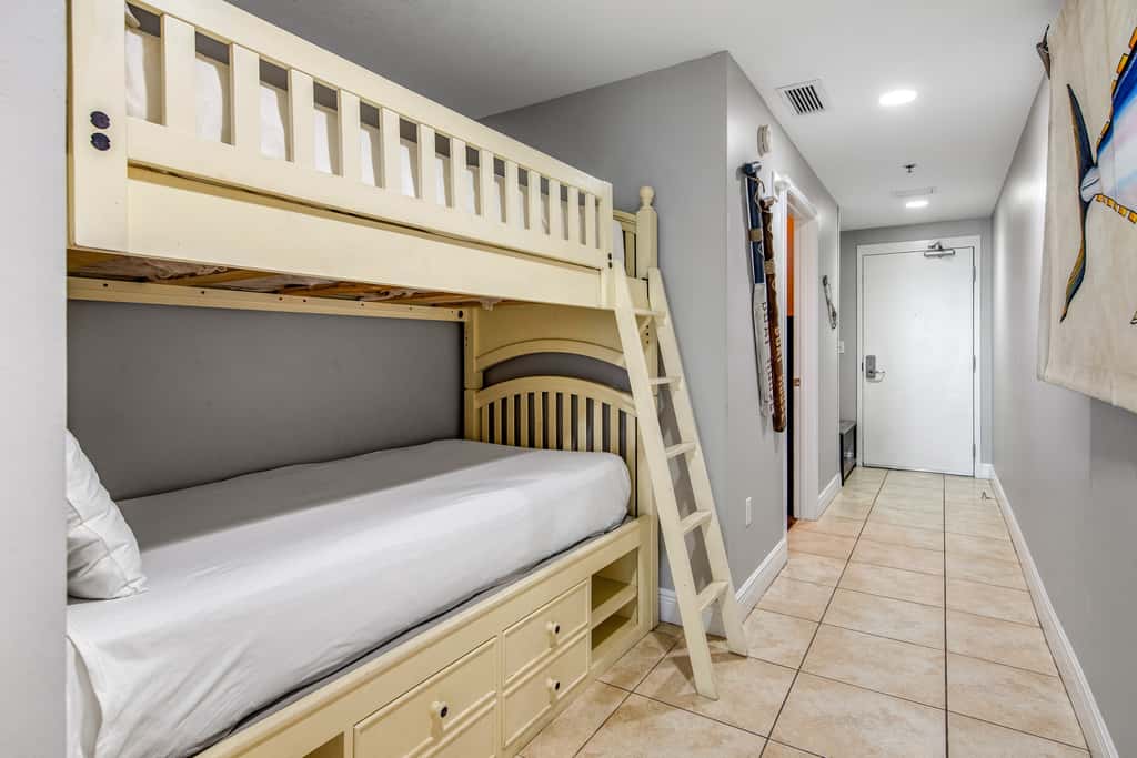 Gulf-front condo with seasonal beach service, pool, hot tub & gym