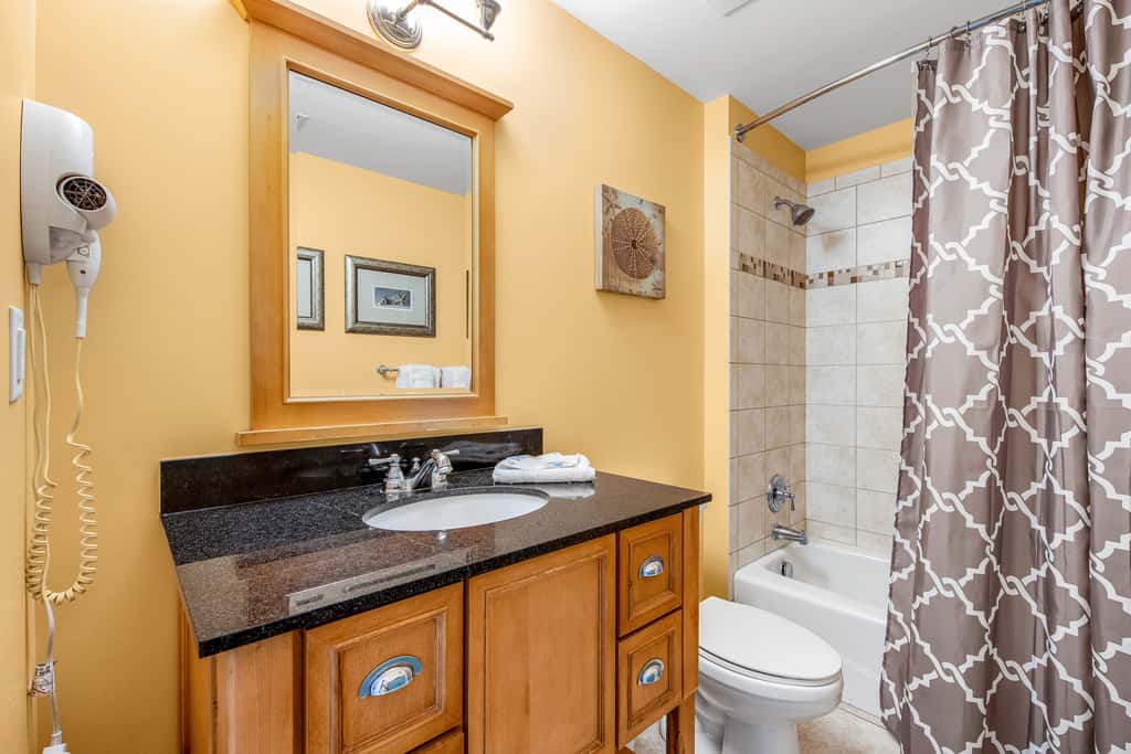 Gulf-front condo with seasonal beach service, pool, hot tub & gym