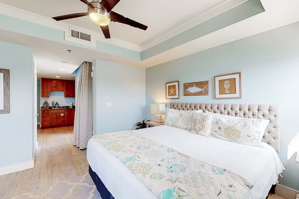 7th-floor resort studio with partial Gulf views, outdoor pool, gym & hot tub
