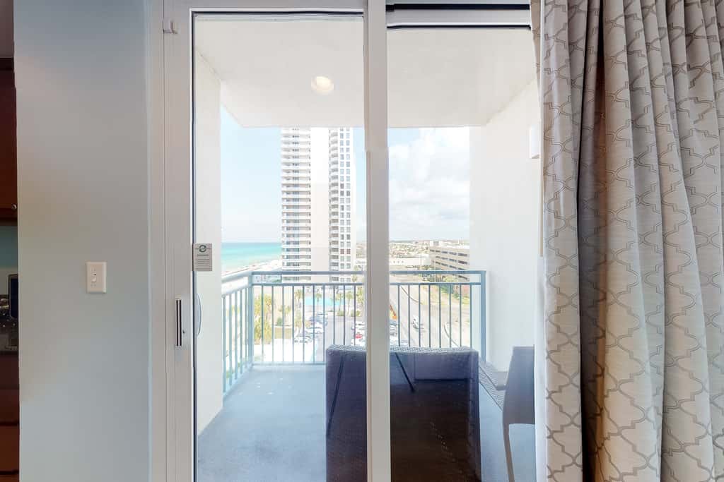 7th-floor resort studio with partial Gulf views, outdoor pool, gym & hot tub