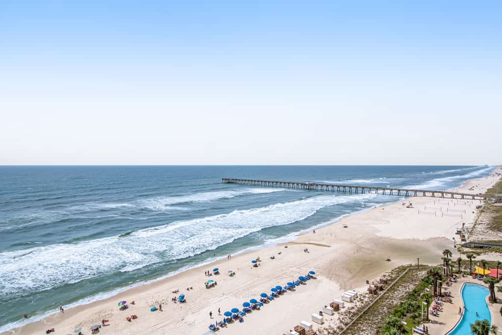 Beachfront resort condo with Gulf view, pools & gym - walk to Pier Park