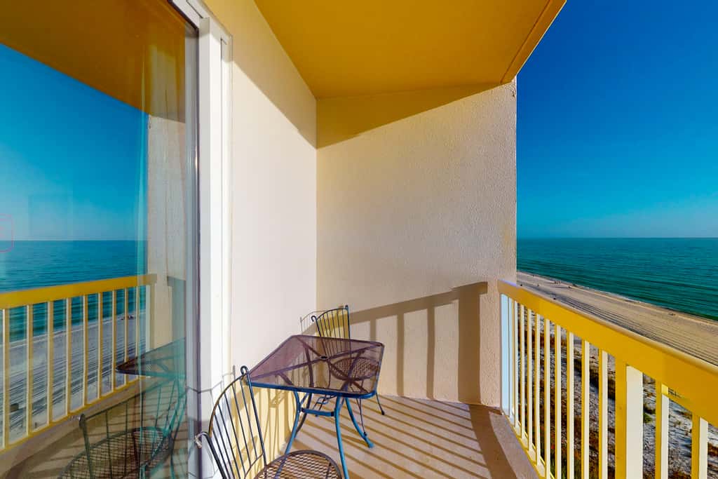 Lovely beachfront condo with Gulf views, pool & gym - steps to Pier Park