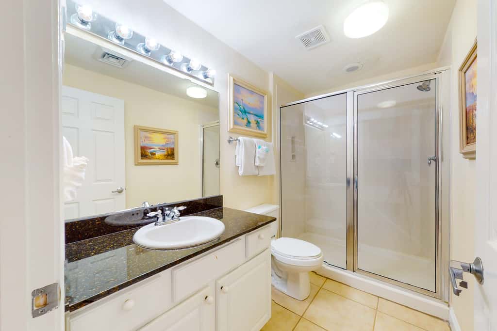Lovely beachfront condo with Gulf views, pool & gym - steps to Pier Park